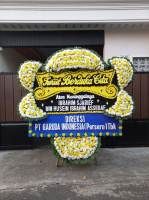 Papan Bunga Duka di Tanah Pasir