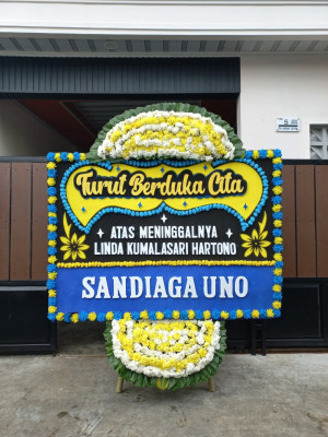 Papan Bunga Duka di Tanah Pasir